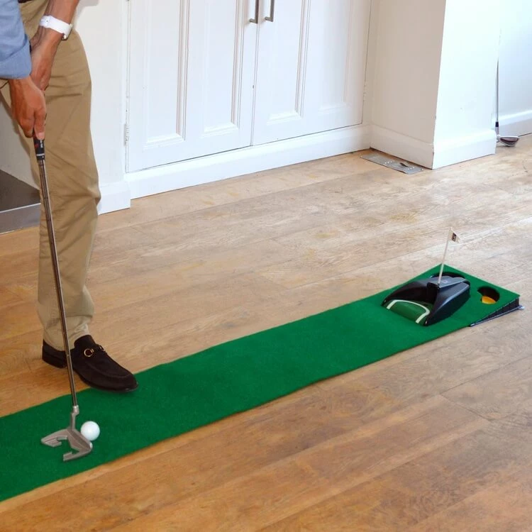 PGA TOUR 6ft (1.8m) Automatic Ball Return Putting Mat - MailOrderGolf - Free Delivery - Image 5